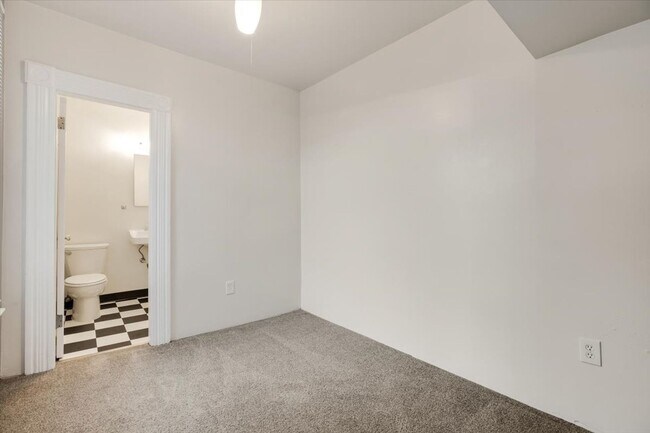 Building Photo - Charming 1-Bedroom Coming Soon!