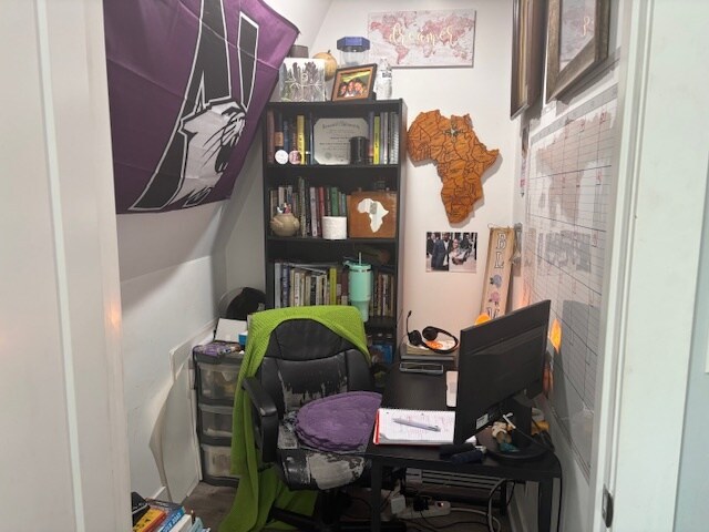 Building Photo - 5637 W 63rd St