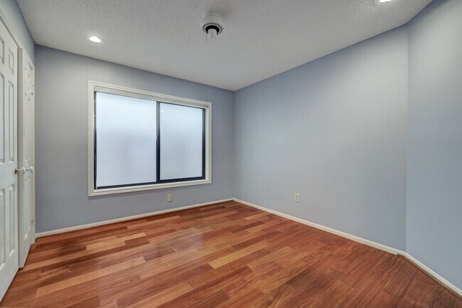 Building Photo - 12811 Ashford Hills Dr