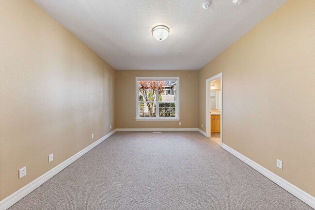 Building Photo - Beautiful Home in 55+ Community!