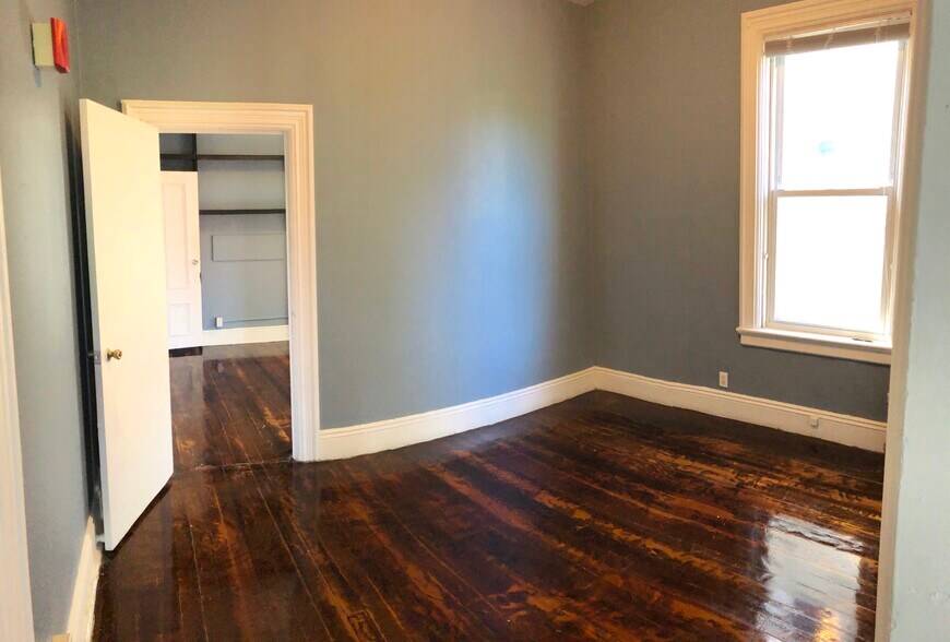 Building Photo - 124 Vinton St, 2