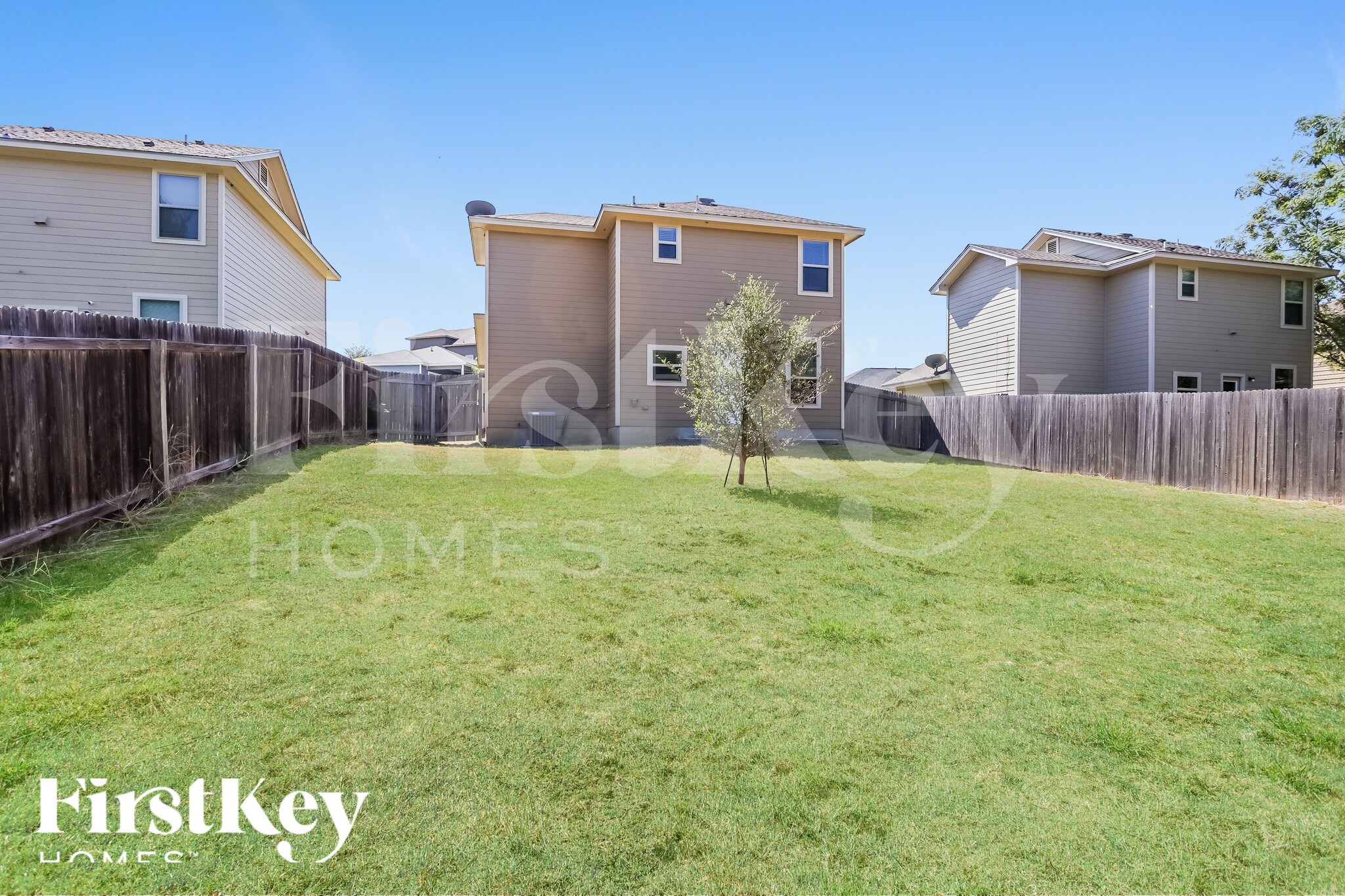 Building Photo - 4011 Anton Dr