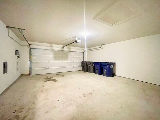 Building Photo - 1702 Sandalwood Way