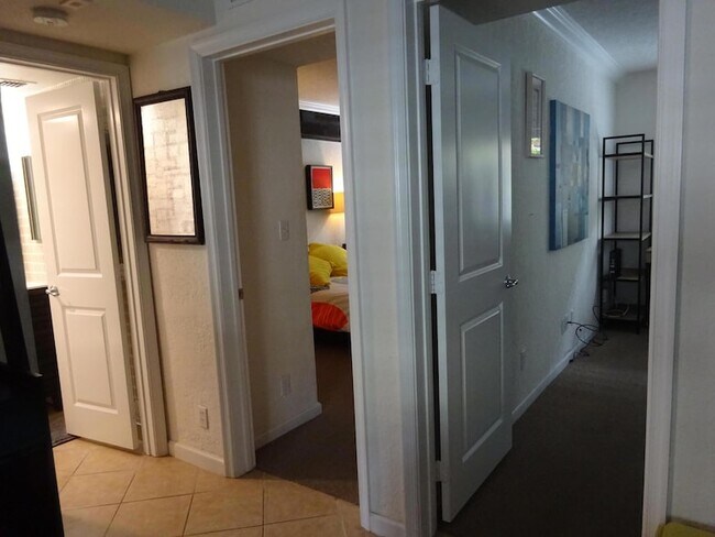 Building Photo - 2660 NE 8th Ave