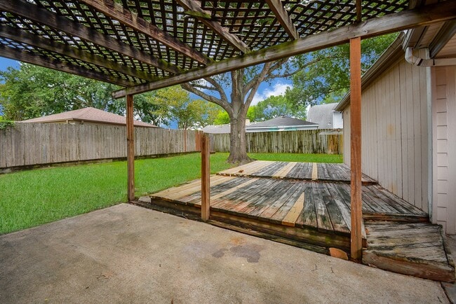 Building Photo - 21318 Park Valley Dr