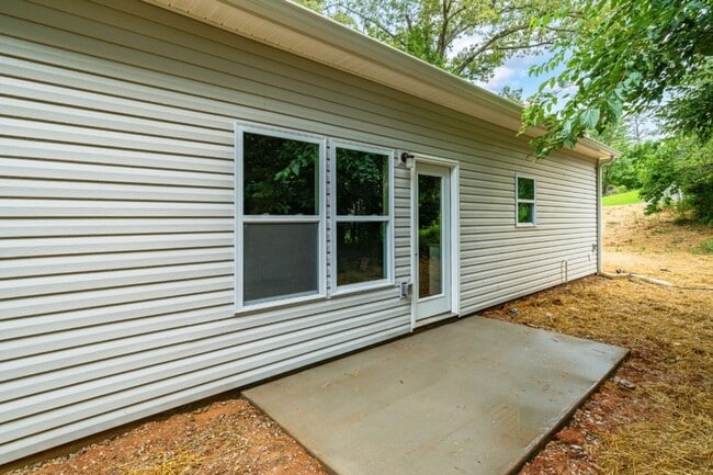Building Photo - So Much Space in Hueytown – Beautifully Renovated & Move-In Ready!