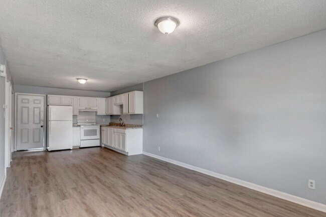 Building Photo - Recently Renovated Units in Decatur, AL