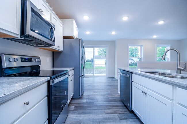 Building Photo - 9250 Brook Hollow Ln