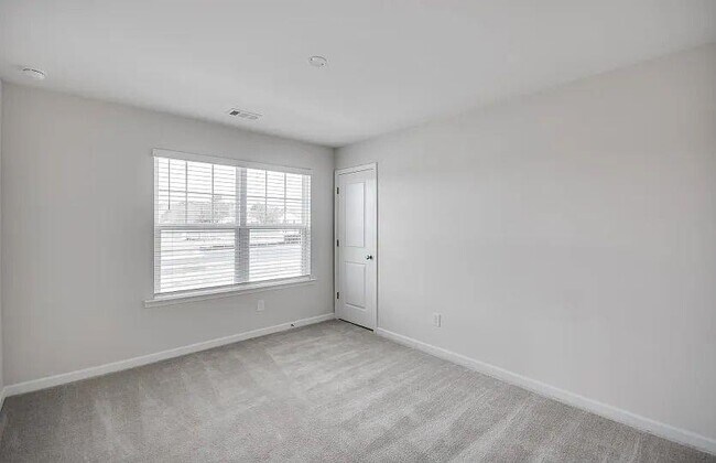 Building Photo - 6165 Bennett Pkwy