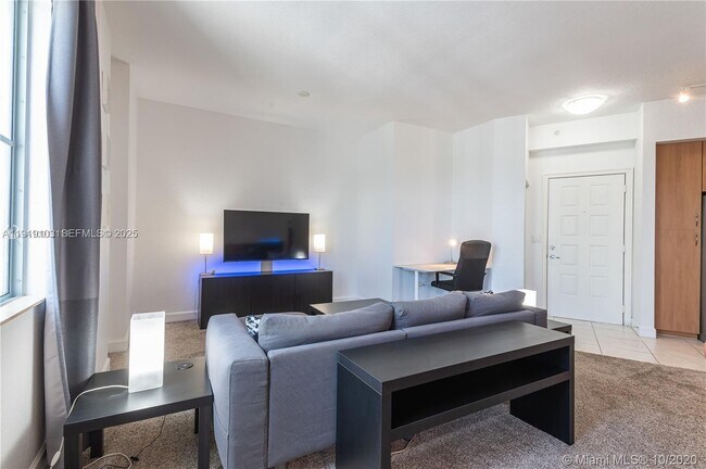 Building Photo - 1830 Radius Dr