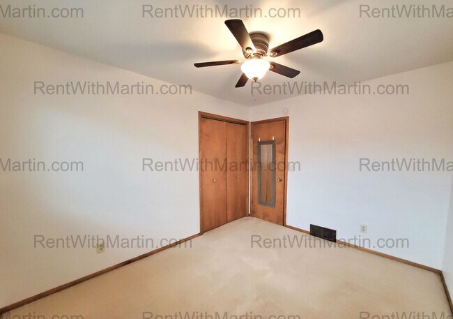 Building Photo - FOR RENT- lovely ranch home near amusement...