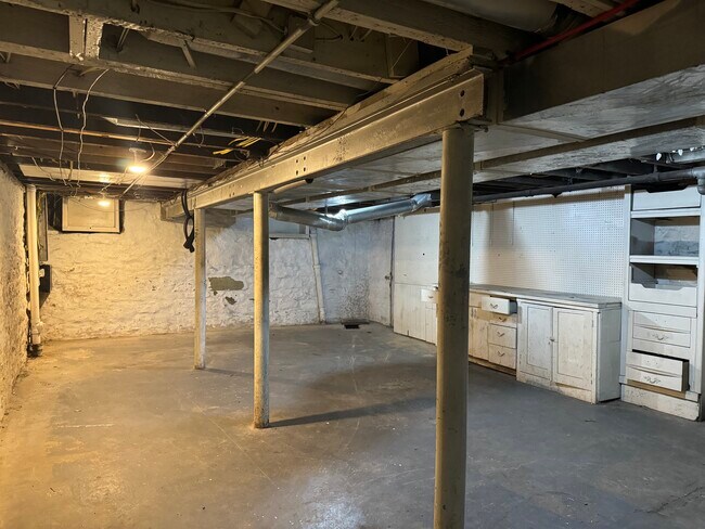 Building Photo - 505 Cato St