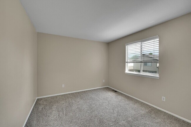 Building Photo - $3,495.00 - 5 Beds, 3.5 Baths, Single Fami...