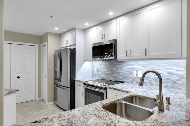 Building Photo - 28080 Cavendish Ct
