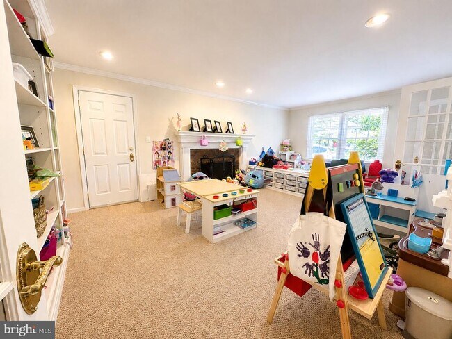 Building Photo - 7327 Yates Ct