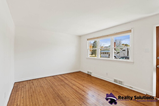 Building Photo - 503 4th St