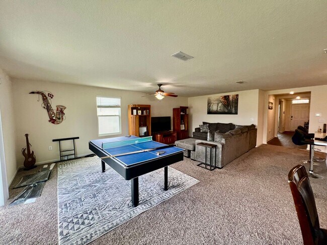 Building Photo - Available 11/1/24 Three bedroom two bath h...