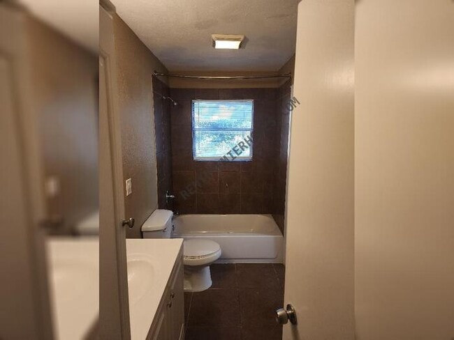 Building Photo - 1175 Dublin Dr