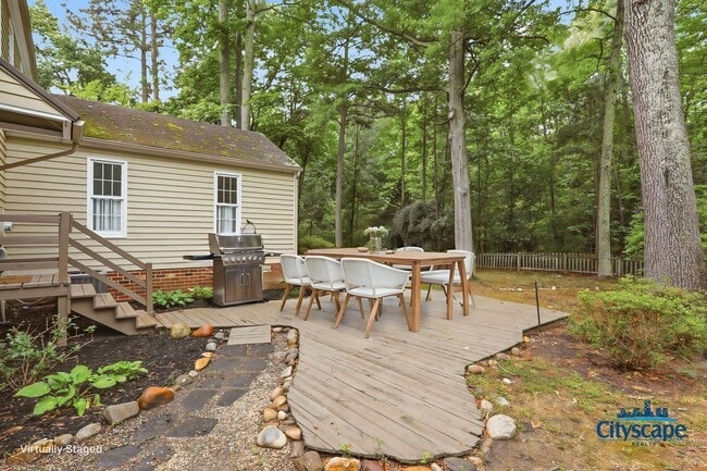 Building Photo - Charming Farmhouse-style Home Adjacent to Huguenot Park!