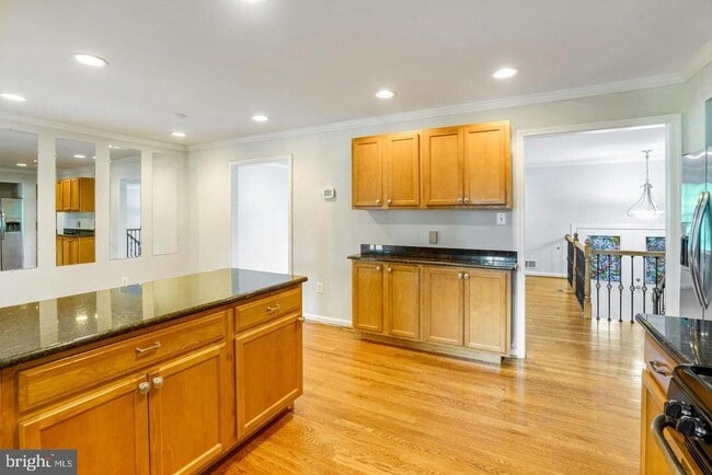 Building Photo - 9821 Hampton Ln