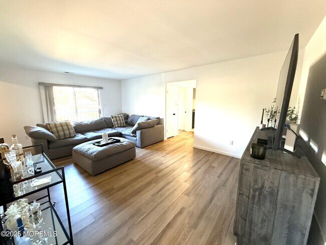 Building Photo - 40 Diane Dr