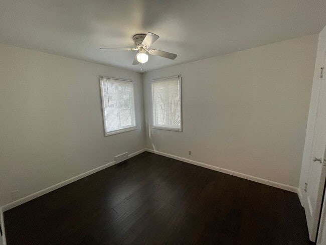 Building Photo - 815 Simpson St