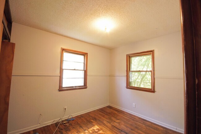 Building Photo - 2731 SE Massachusetts Ave