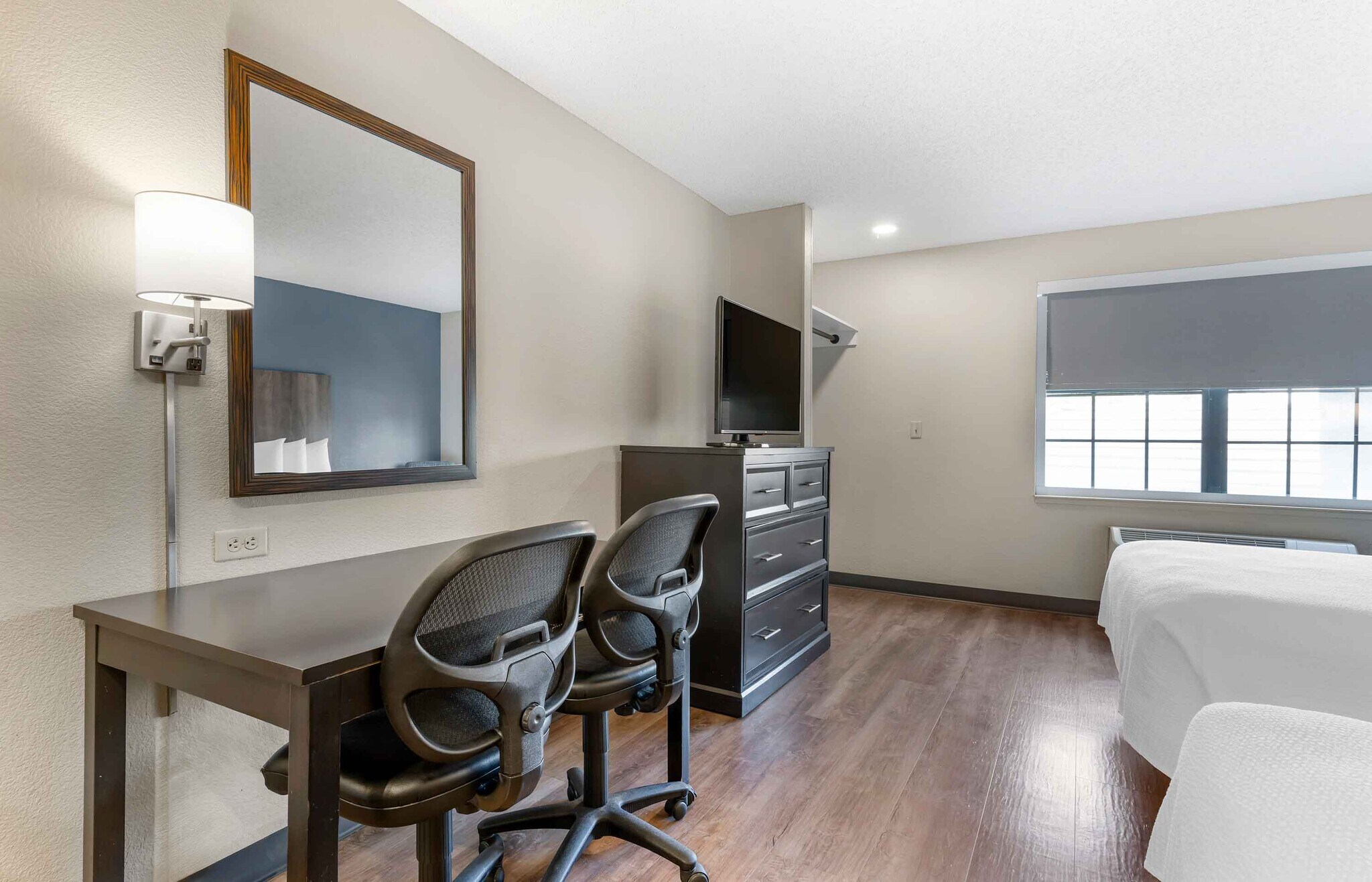 Building Photo - Furnished Studio-Union City - Dyer St.