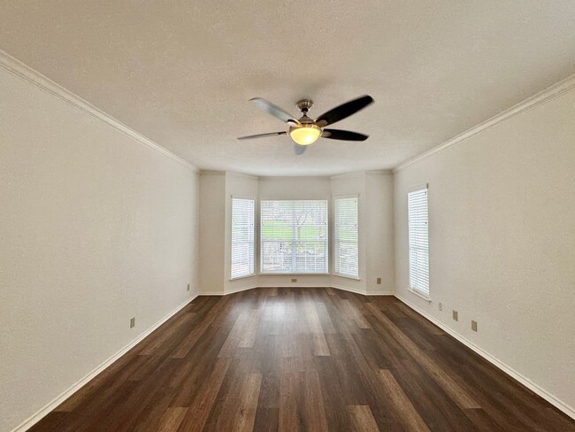 Building Photo - Big 4 Bedroom Home in Stone Oak!