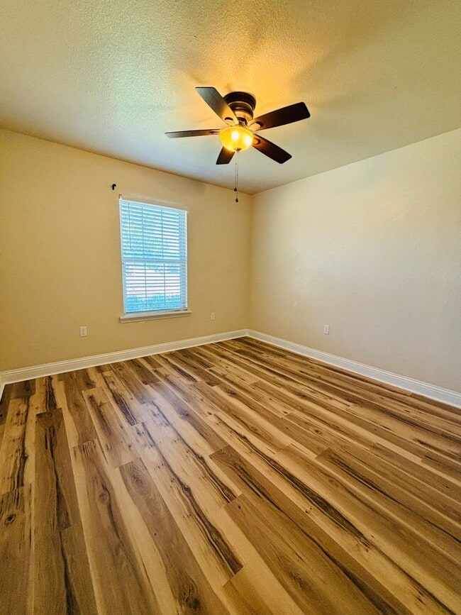 Building Photo - 505 Almond Tree Ln