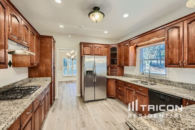 Building Photo - 110 Rockhurst Chase