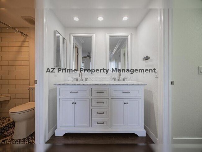 Building Photo - 8625 E Belleview Pl