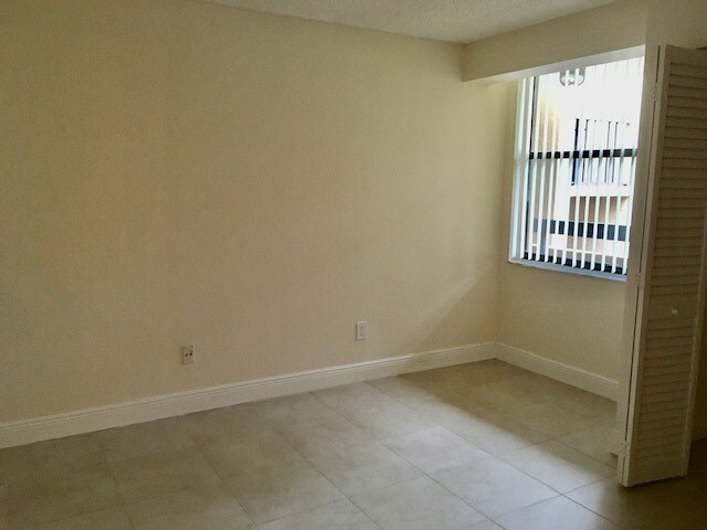 Building Photo - 2025 Lavers Cir