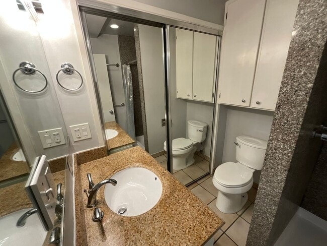 Building Photo - Studio Apartment - North Hollywood -Move I...