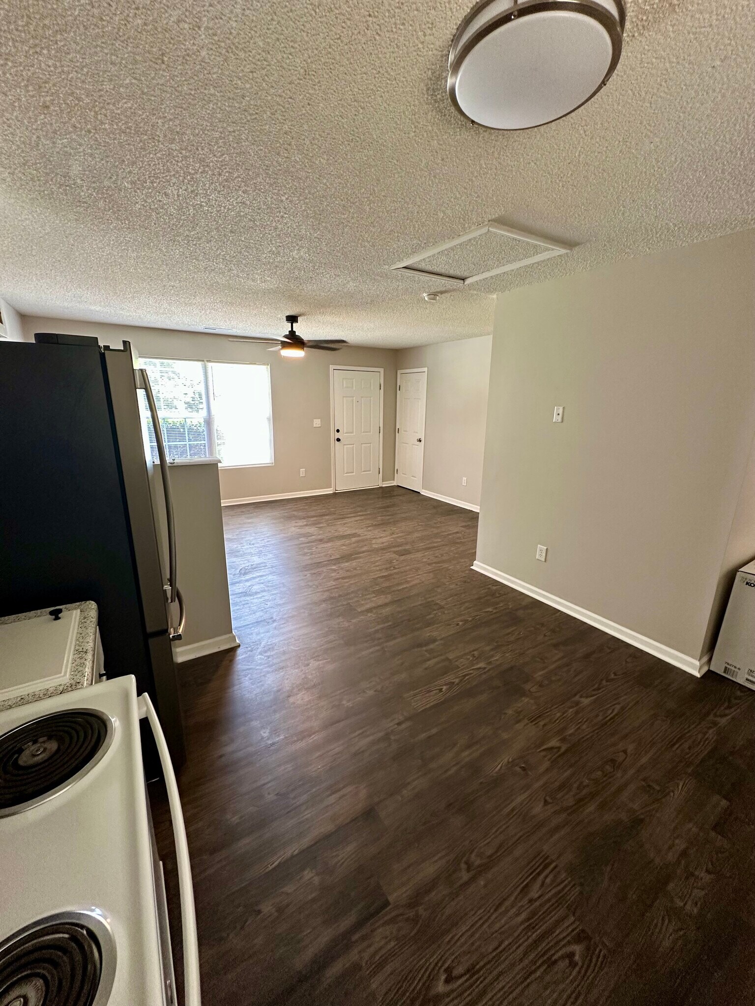 Building Photo - 208 Sunnyside Dr