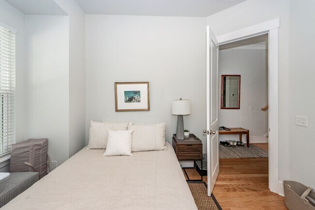 Building Photo - 3 Bedroom 3 Bath Single Family Home in Sab...