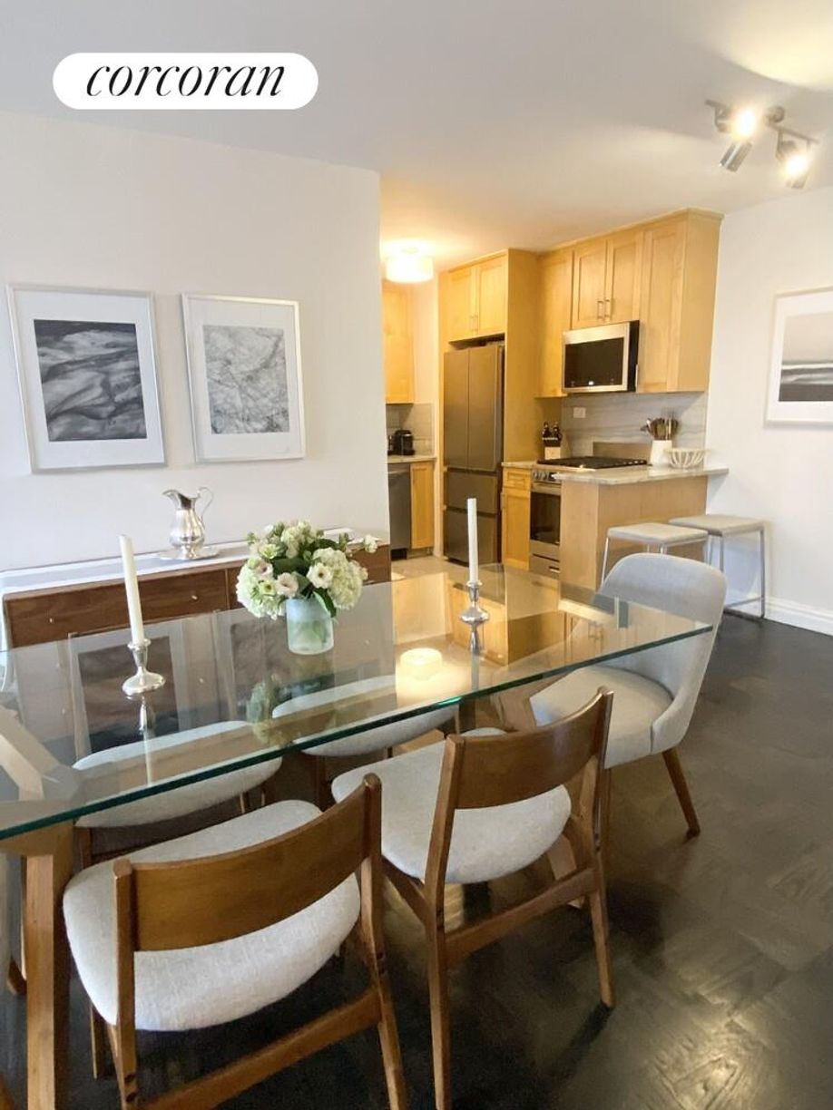 Building Photo - 305 E 40th St