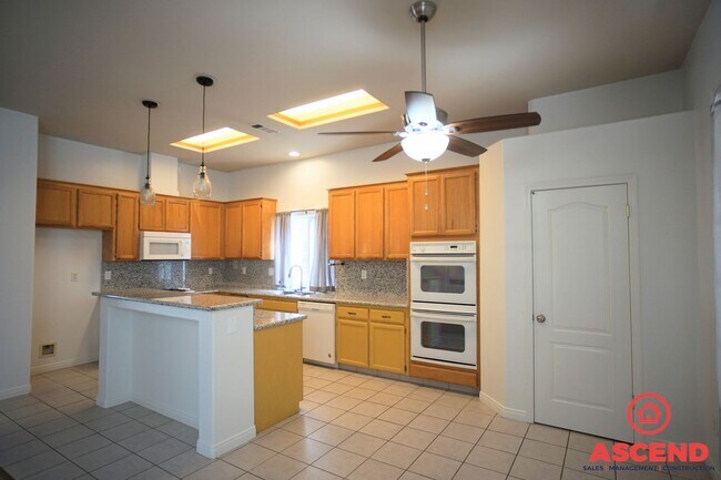 Building Photo - 8407 Glenlakes Ct