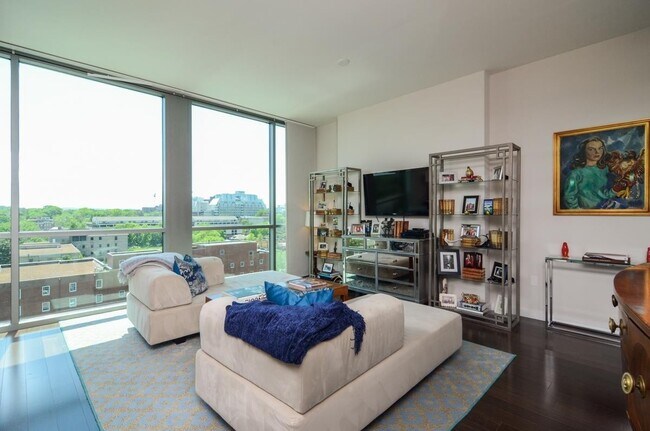 Building Photo - Spectacular space in Nashville's premier condo high-rise