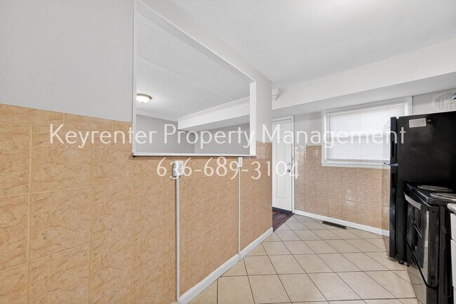 Building Photo - Spacious 3-Bedroom Home with Large Yard – Section 8 Welcome