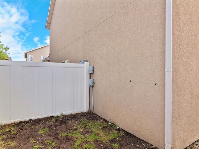 Building Photo - Newly Updated South Ogden Townhome | 3 Bed | Private Backyard | 2-Car Garage