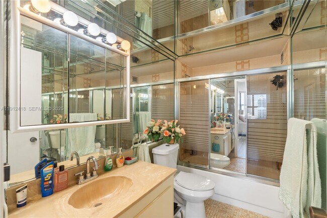 Building Photo - 2500 Parkview Dr