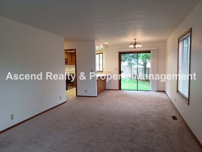 Building Photo - Ready Immediately Summer Lake 3 Bed on Corner Lot, Fenced Yard, Primary Bed on Main Level 1 Small...