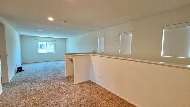 Building Photo - Modern Townhouse in Fairview Community of Bonsall