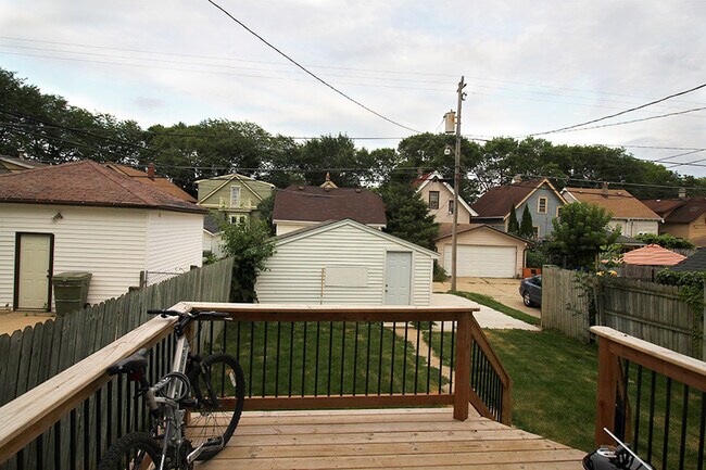 Building Photo - 2970 S Clement Ave
