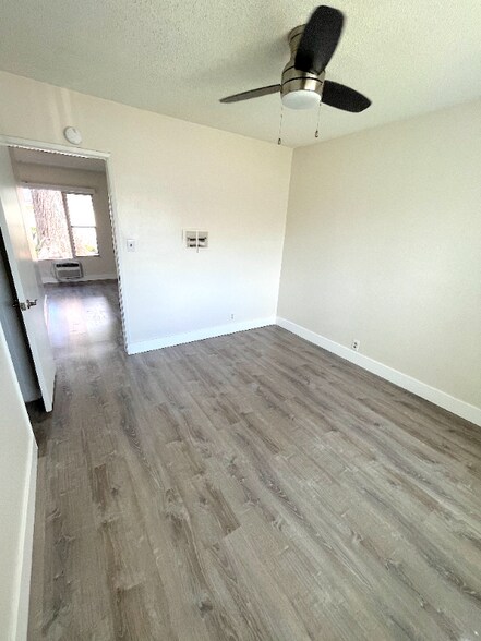 Building Photo - 146 S Princeton Ave