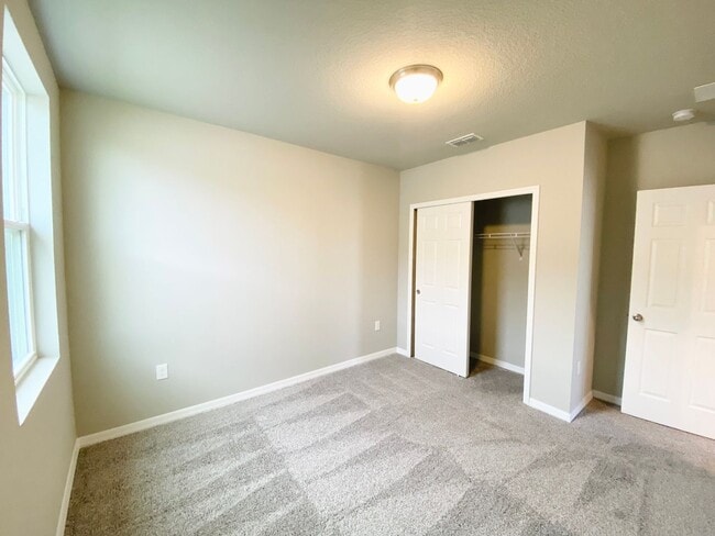 Building Photo - 572 Sun Warbler Wy