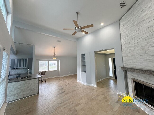 Building Photo - 3-Bedroom Home in Destin with Solar Power ...