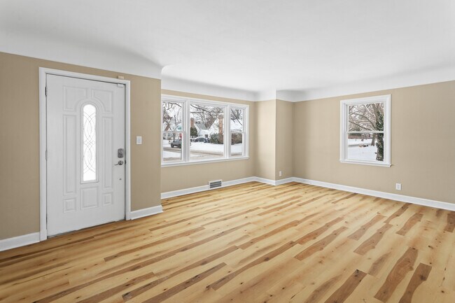 Building Photo - 2128 Windemere Ave