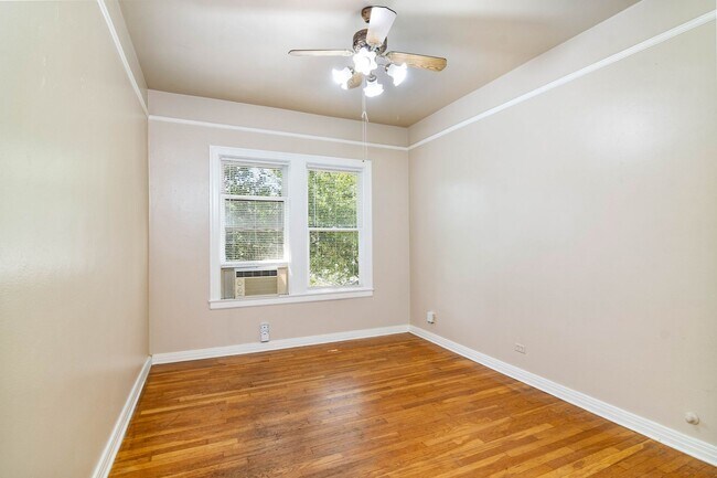 Building Photo - 268 E Lullwood Ave